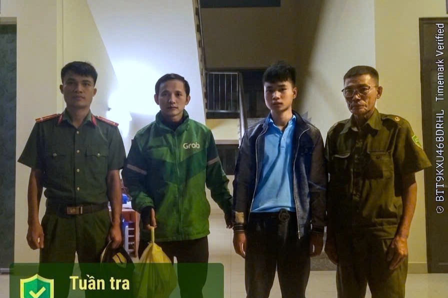 Công an xã Tân Minh, TP Hải Phòng giúp đỡ nam thanh niên có biểu hiện bất thường đoàn tụ với gia đình